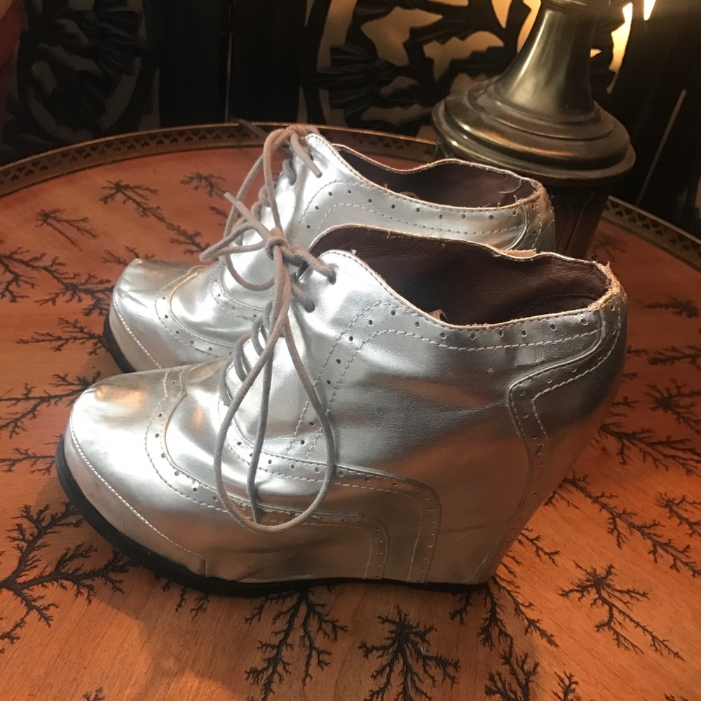 Jeffrey Campbell Bonnie metallic booties 7.5